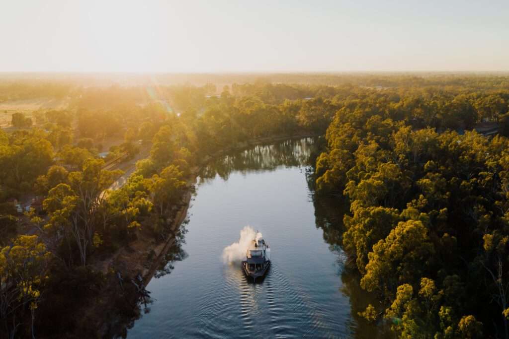 Paddlesteamer on the Murray river at Echuca