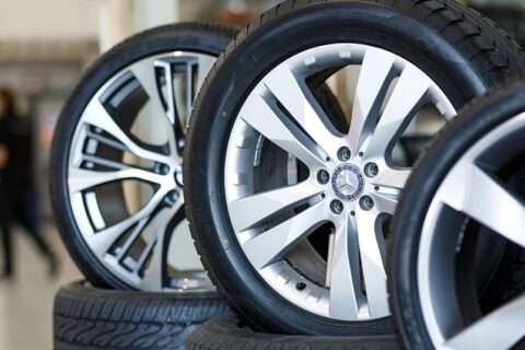Car tyres, the banner for a guide to 'how long should tyres last?'